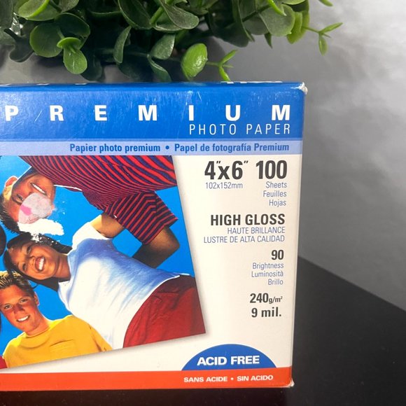 Dell Premium 4x6 High Gloss Photo Paper - Picture 2 of 4